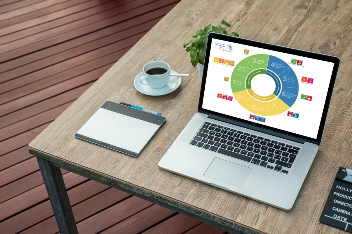 Laptop with infograhic showing ECC-Net's sustainable goals