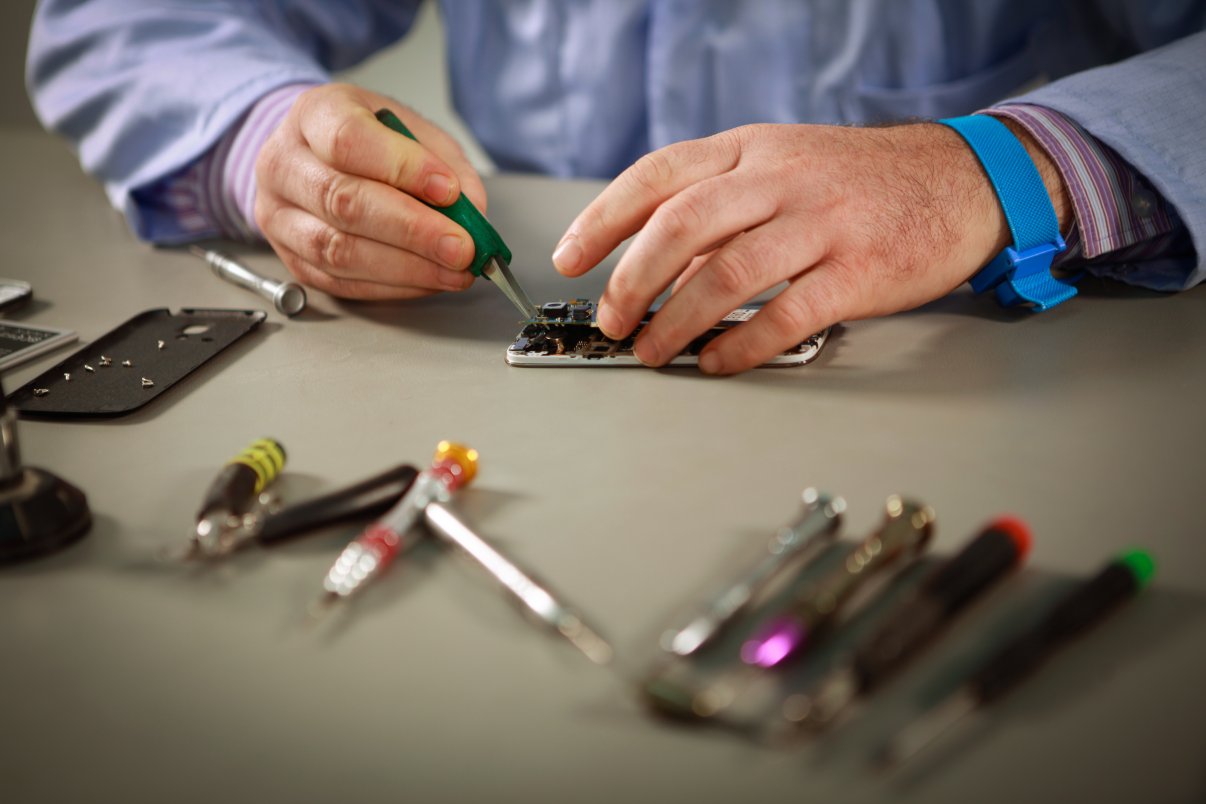 Repairing a smartphone