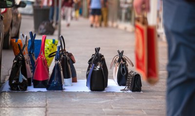 counterfeit italian handbags on the street