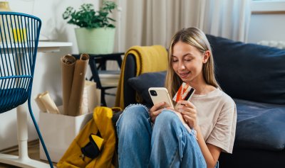 Teenager shopping online